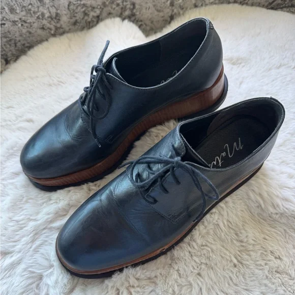 Black Leather Platform Oxfords - Picture 2 of 7